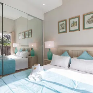 https://20a-belladonna-avenue-devils-peak.hotels-capetown.com