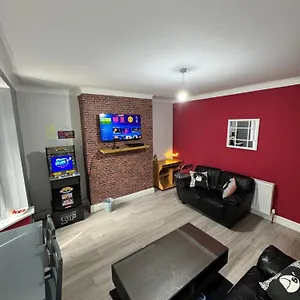 https://giga-residential-4-bedrooms-near-city-centre-sky-tv.hotels-newcastle-upon-tyne.com